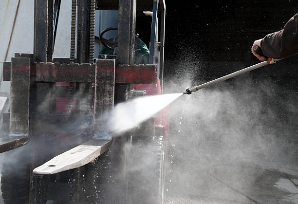 Best Pool Deck Cleaning  in Hinckley, IL